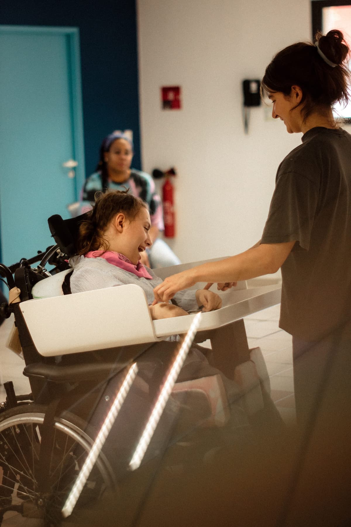 Moment de connexion et de partage lors d'un atelier de danse inclusive